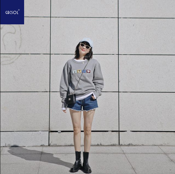 phối đồ với áo hoodie dành cho nữ quần short 